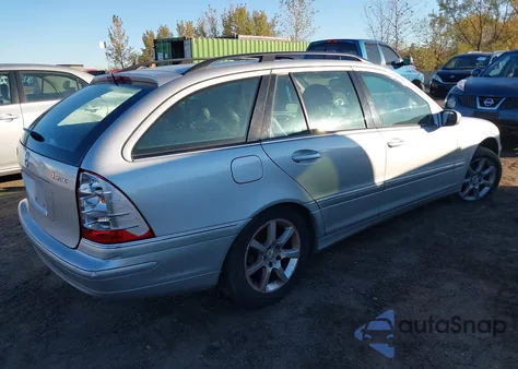 2005 Mercedes-Benz C 240 Luxury 4Matic z USA, uszkodzony, nr VIN WDBRH81J55F657661